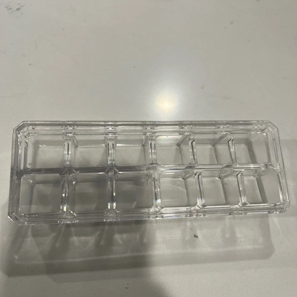 Clear Lip Organizer! - Picture 4 of 9